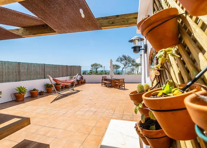 Stunning Terrace With Ocean View דירה *