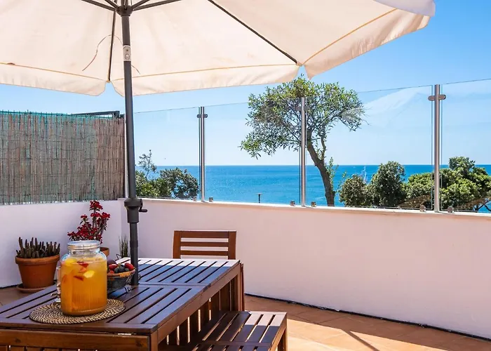 Stunning Terrace With Ocean View דירה *