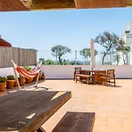Stunning Terrace With Ocean View 아파트 *