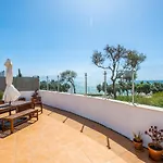 Stunning Terrace With Ocean View 아파트 *